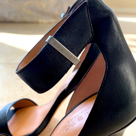 Halston high heel sandals. Black soft leather. Size 7. - Picture 6 of 8
